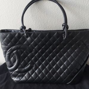 CHANEL Black Quilted Shoulder Bag with Chain Strap